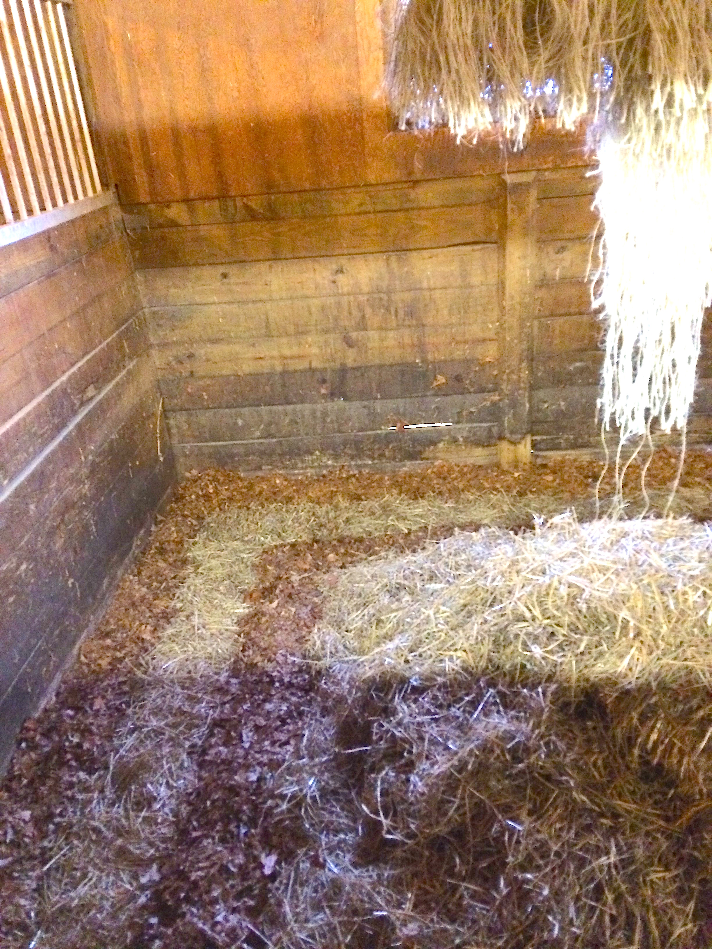 flooring for simple straw bale